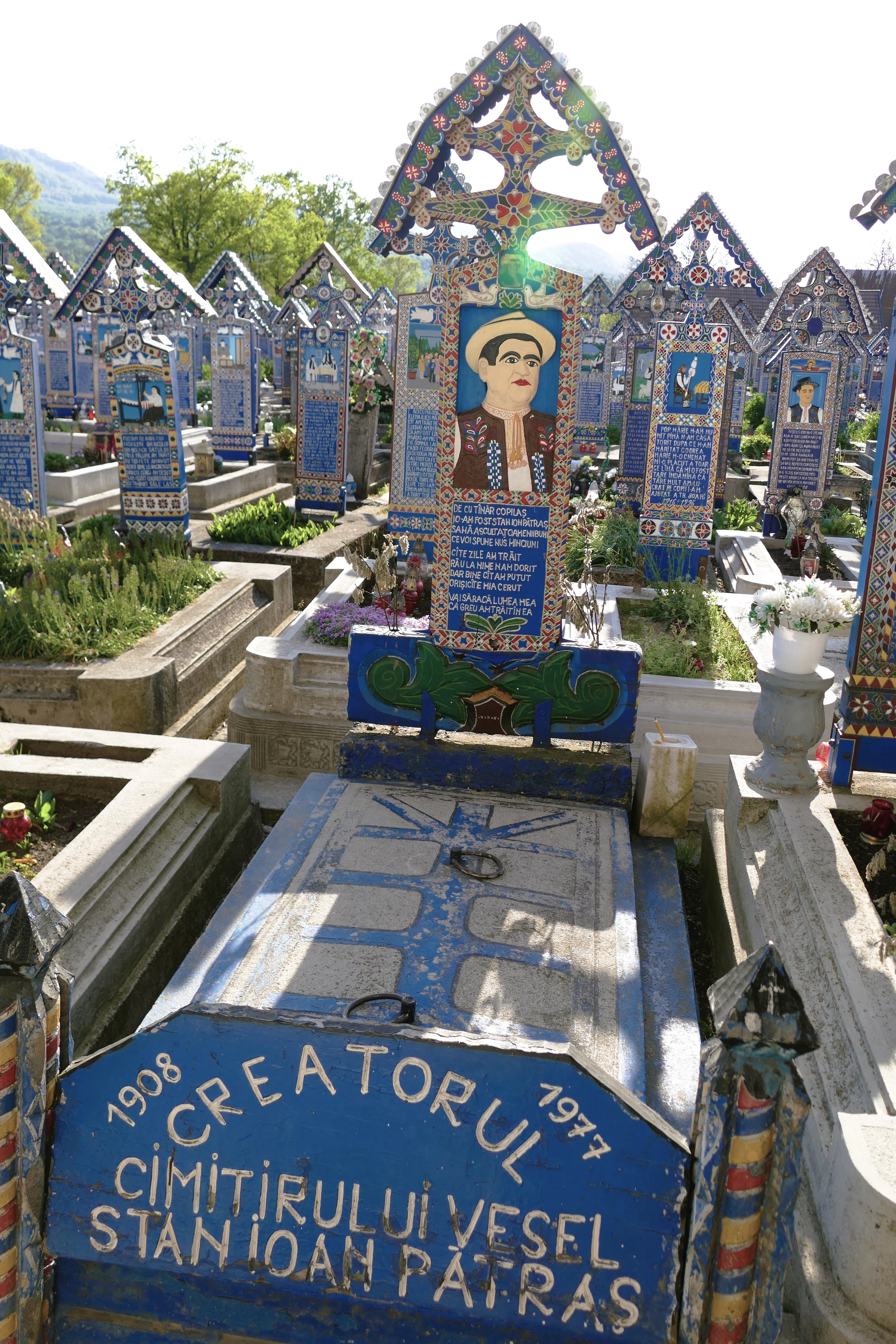 Fröhlicher Friedhof in Sarpanta, hier Grab des Gründers Fröhlicher Friedhof in Sarpanta, hier Grab des Gründers