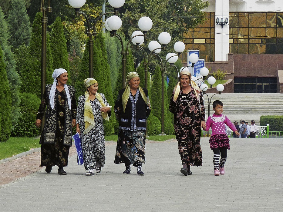 Fußgängerinnen in Taschkent
