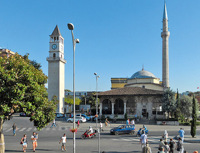 Ethem Bey Moschee und Uhrturm in Tirana